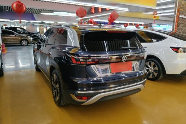 Volkswagen ID.6 CROZZ 2022, 64000 км, за 20986 USD