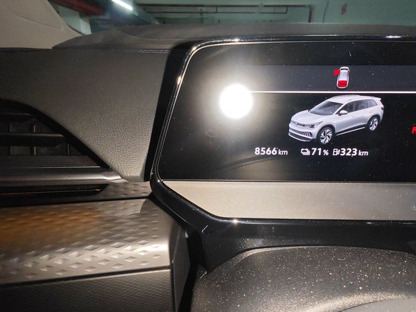 Volkswagen ID.6 X 2023, 8500 км, за 22796 USD - фото 13