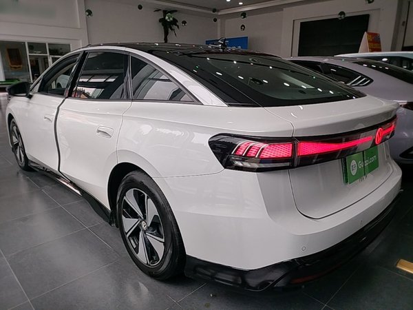 Volkswagen ID.7 VIZZION 2024, 64600 км, за 18816 USD