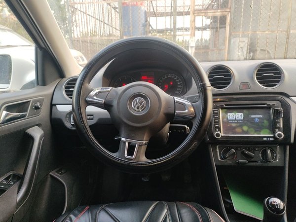 Volkswagen Jetta 2013, 193700 км, за 2793 USD - фото 11