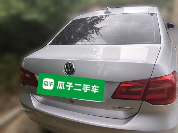 Volkswagen Jetta 2015, 86300 км, за 3271 USD
