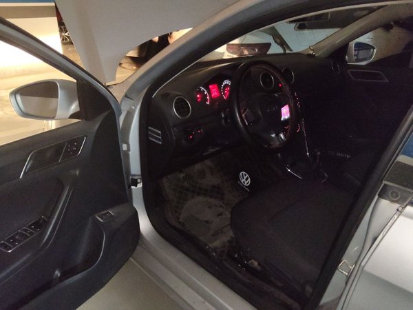 Volkswagen Jetta 2015, 86300 км, за 3271 USD - фото 17