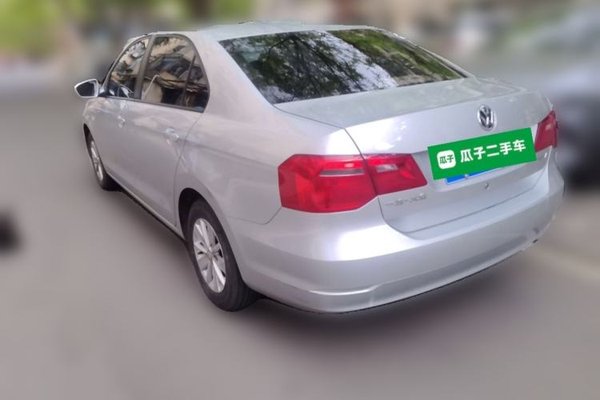 Volkswagen Jetta 2015, 94900 км, за 5308 USD