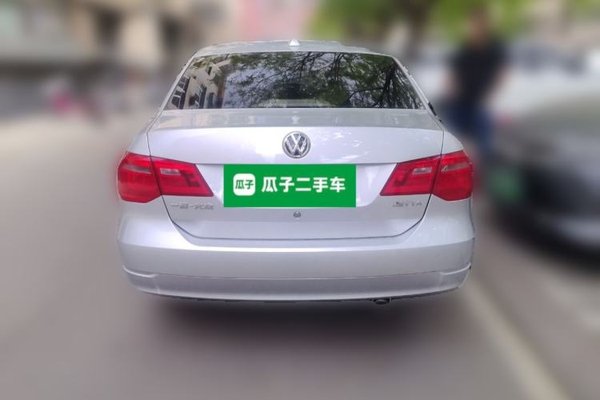 Volkswagen Jetta 2015, 94900 км, за 5308 USD