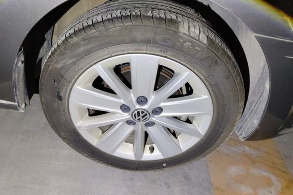 Volkswagen Jetta 2015, 46800 км, за 5016 USD