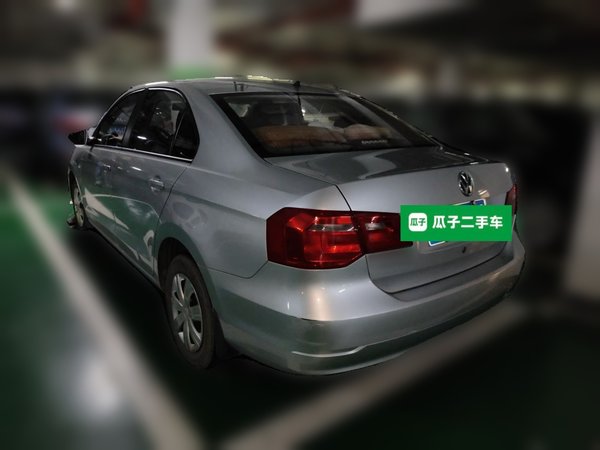 Volkswagen Jetta 2015, 96800 км, за 3364 USD