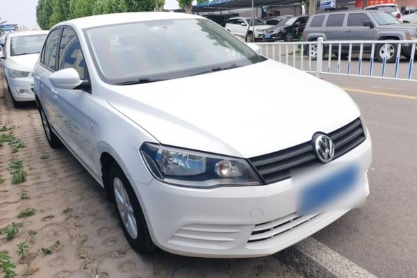 Volkswagen Jetta 2015, 104400 км, за 5131 USD