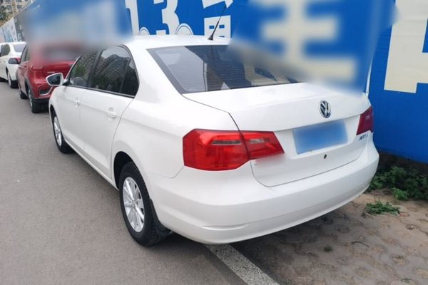 Volkswagen Jetta 2015, 104400 км, за 5131 USD