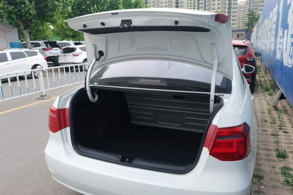 Volkswagen Jetta 2015, 104400 км, за 5131 USD - фото 22
