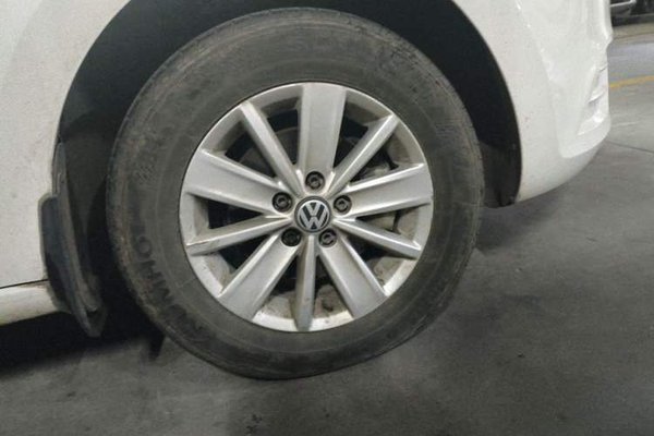 Volkswagen Jetta 2015, 63100 км, за 4826 USD