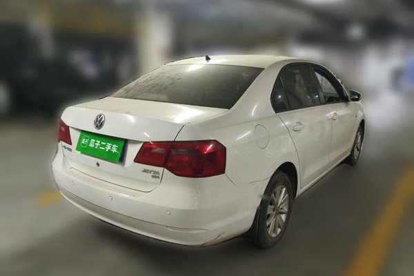 Volkswagen Jetta 2015, 63100 км, за 4826 USD