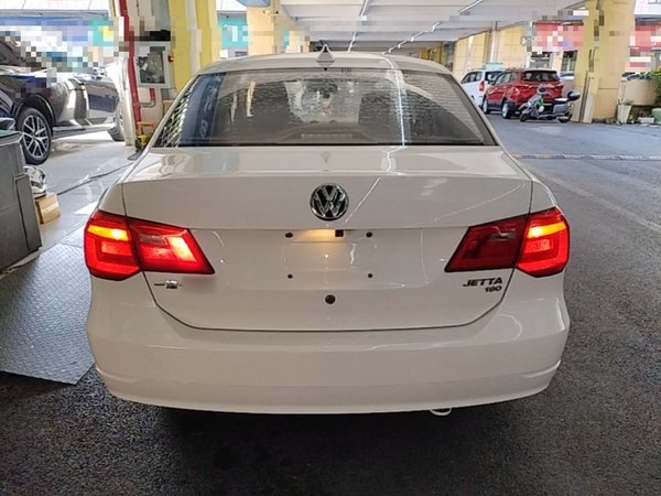 Volkswagen Jetta 2015, 71700 км, за 4522 USD