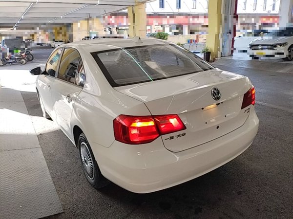 Volkswagen Jetta 2015, 71700 км, за 4522 USD