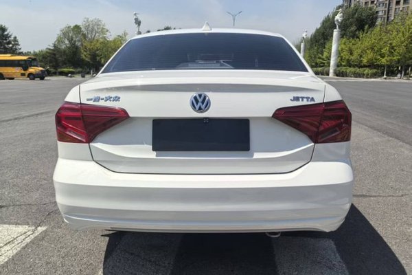 Volkswagen Jetta 2017, 44500 км, за 5725 USD