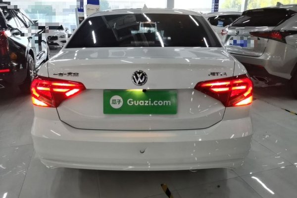 Volkswagen Jetta 2017, 77600 км, за 5655 USD