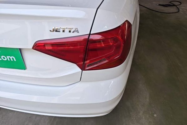 Volkswagen Jetta 2017, 83500 км, за 5480 USD - фото 9