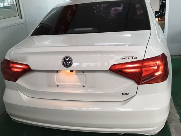 Volkswagen Jetta 2017, 63000 км, за 6547 USD