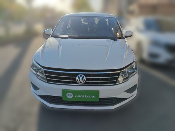 Volkswagen Jetta 2017, 97100 км, за 3792 USD