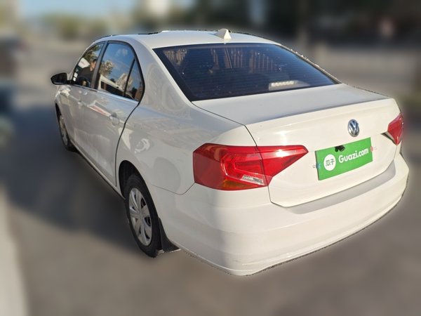 Volkswagen Jetta 2017, 97100 км, за 3792 USD