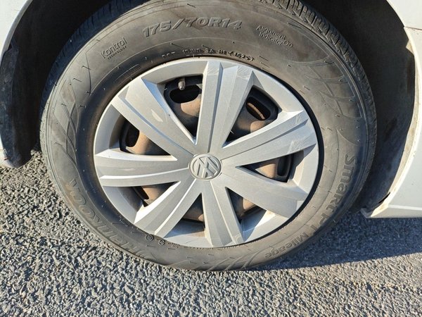 Volkswagen Jetta 2017, 97100 км, за 3792 USD - фото 8