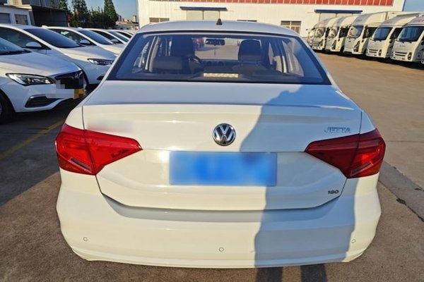 Volkswagen Jetta 2019, 5100 км, за 6266 USD