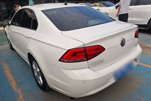 Volkswagen Lamando 2017, 52500 км, за 8816 USD