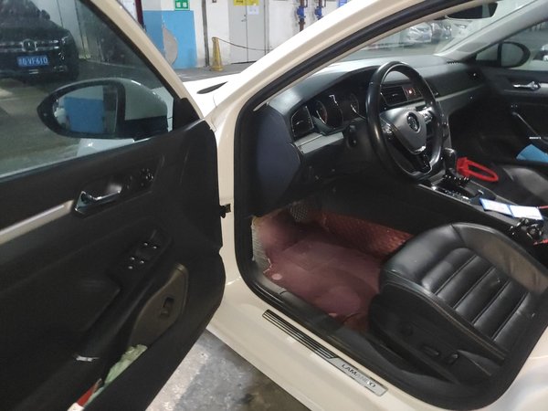 Volkswagen Lamando 2017, 88100 км, за 10032 USD - фото 15