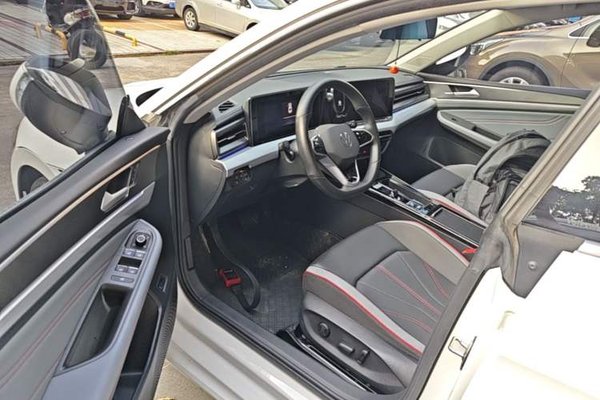 Volkswagen Lamando 2023, 67000 км, за 14981 USD - фото 18