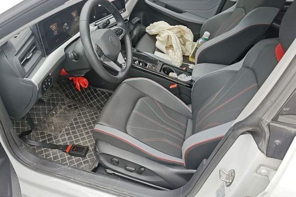 Volkswagen Lamando 2024, 26600 км, за 16351 USD - фото 18