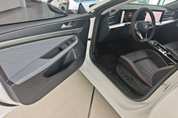 Volkswagen Lamando 2024, 8000 км, за 16065 USD - фото 19