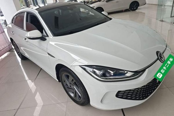 Volkswagen Lamando 2024, 8000 км, за 16065 USD
