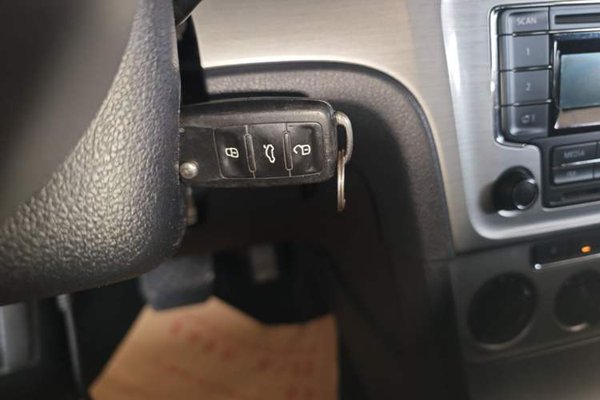 Volkswagen Lavida 2013, 160900 км, за 6642 USD - фото 12