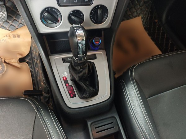 Volkswagen Lavida 2013, 117800 км, за 5072 USD