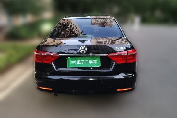 Volkswagen Lavida 2013, 78000 км, за 3852 USD