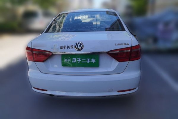 Volkswagen Lavida 2013, 123000 км, за 4567 USD