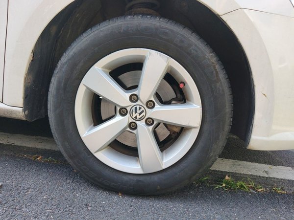 Volkswagen Lavida 2013, 126100 км, за 5460 USD