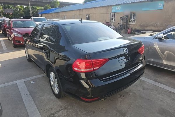 Volkswagen Lavida 2015, 108800 км, за 6464 USD