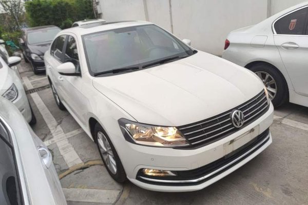 Volkswagen Lavida 2017, 83900 км, за 8013 USD