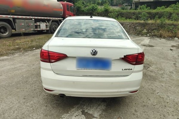 Volkswagen Lavida 2017, 115200 км, за 7543 USD