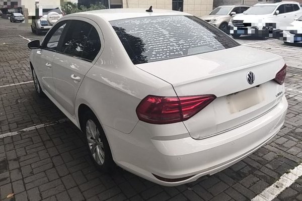 Volkswagen Lavida 2017, 131100 км, за 7365 USD