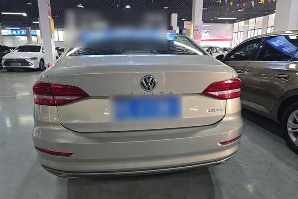 Volkswagen Lavida 2018, 84800 км, за 8946 USD