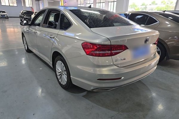 Volkswagen Lavida 2018, 84800 км, за 8946 USD