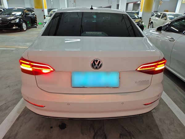 Volkswagen Lavida 2019, 74100 км, за 9425 USD