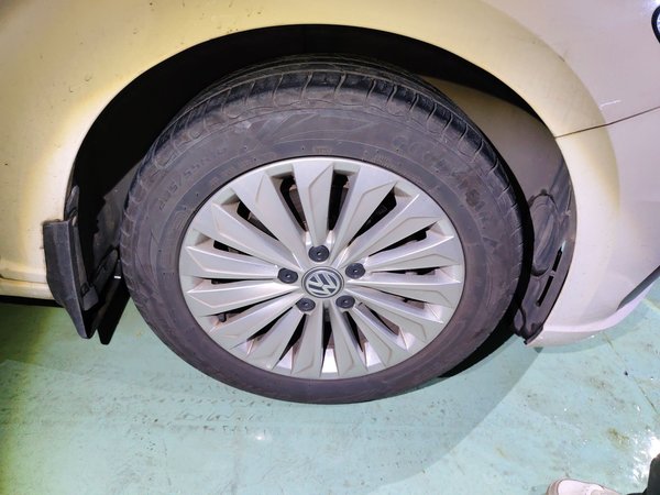 Volkswagen Lavida 2019, 93800 км, за 8041 USD