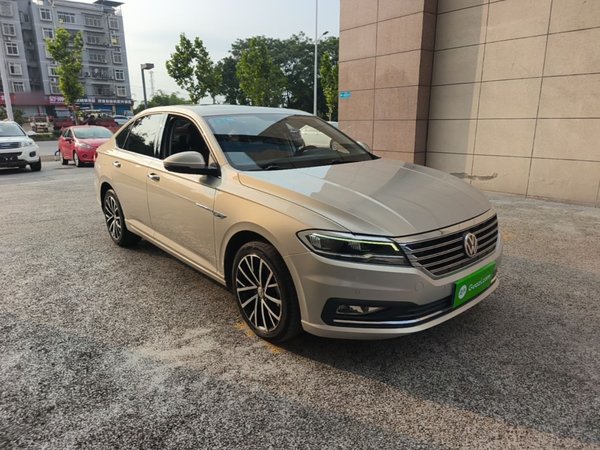 Volkswagen Lavida 2019, 68600 км, за 9736 USD