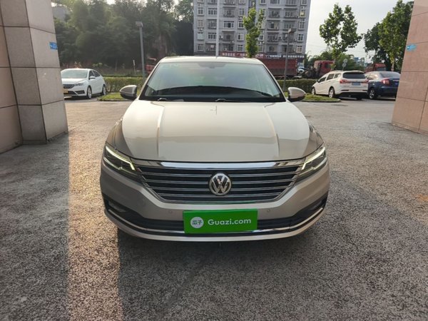 Volkswagen Lavida 2019, 68600 км, за 9736 USD