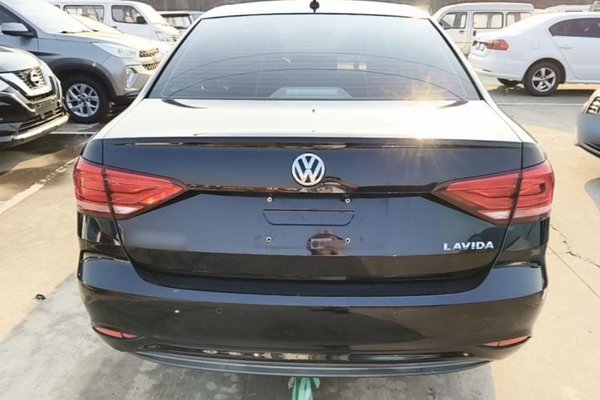Volkswagen Lavida 2019, 30400 км, за 9112 USD