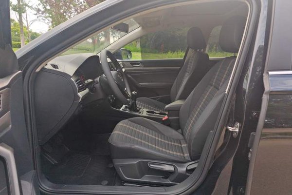 Volkswagen Lavida 2019, 69900 км, за 7988 USD - фото 10