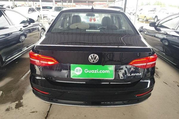 Volkswagen Lavida 2019, 75000 км, за 8584 USD