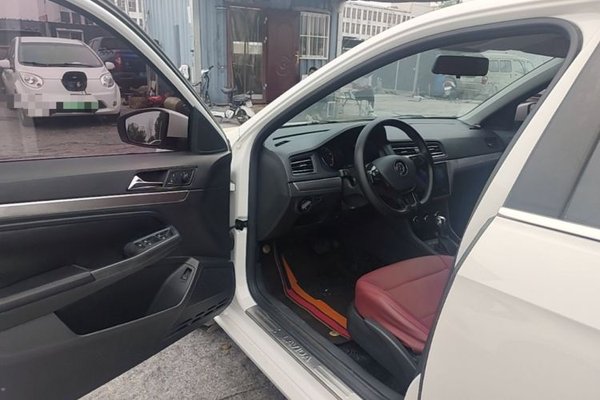 Volkswagen Lavida 2019, 63900 км, за 8744 USD - фото 19
